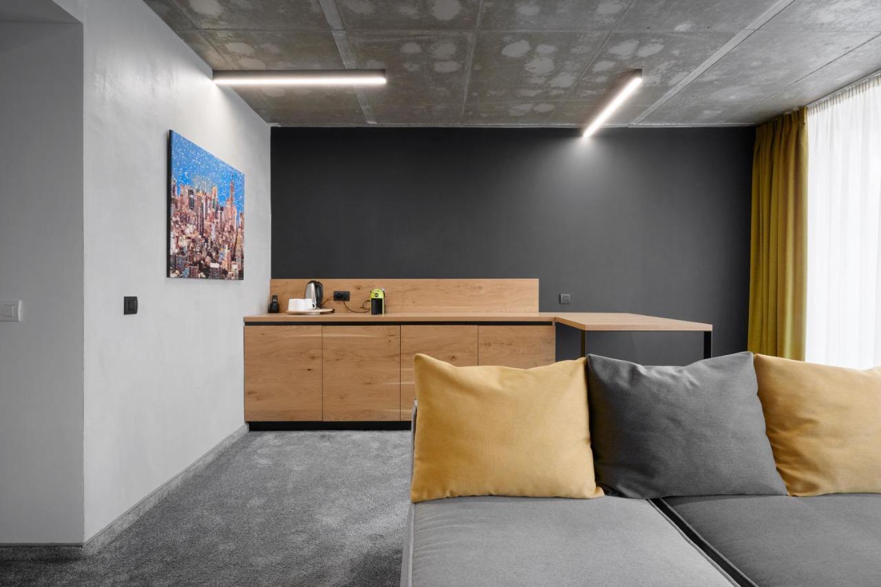 Adella Boutique - Free Secured Parking Aparthotel Sofia