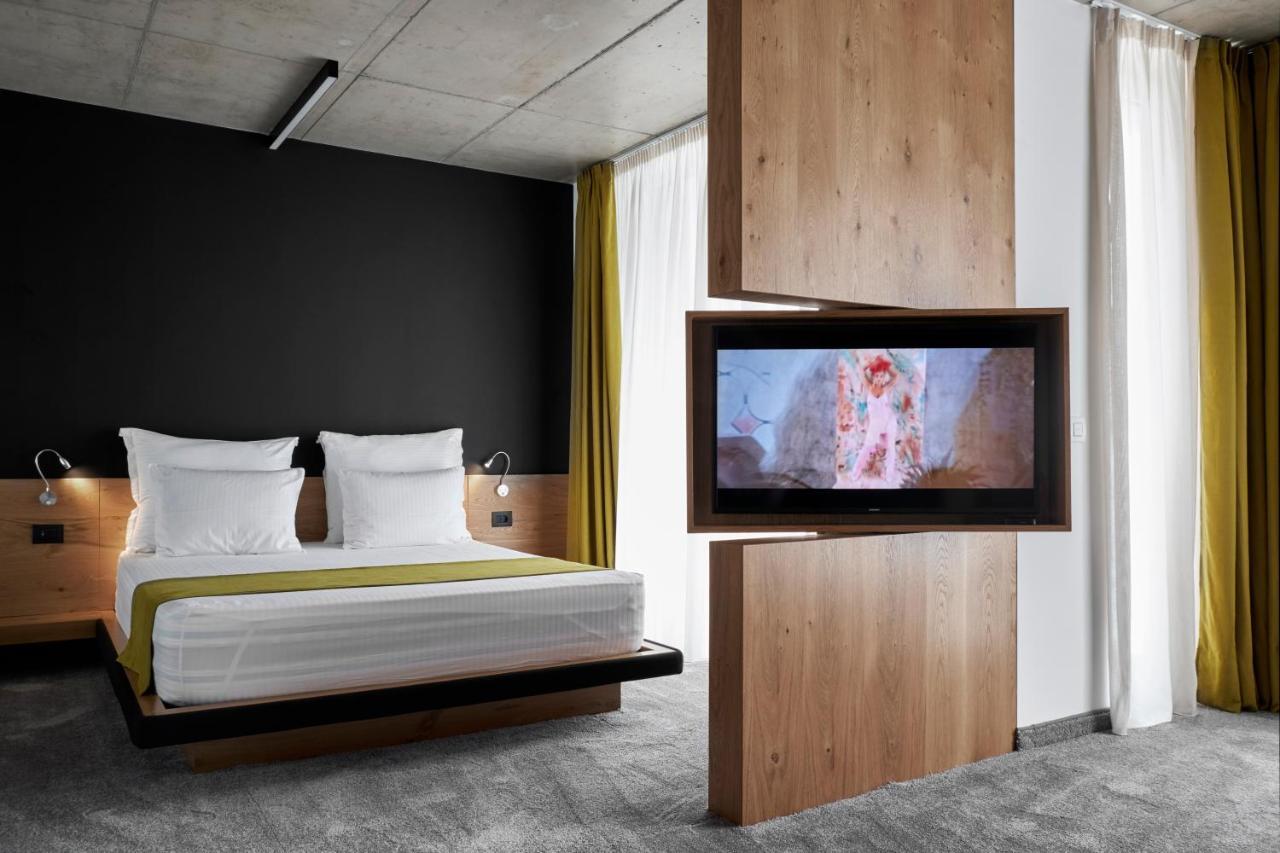 Adella Boutique - Free Secured Parking Sofia