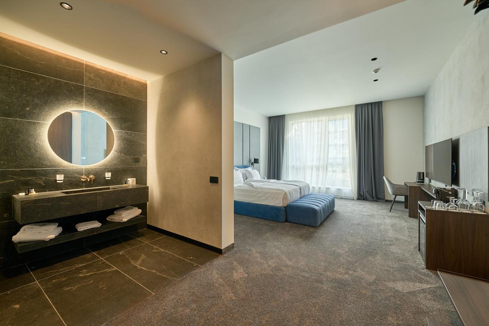 Adella Boutique - Free Secured Parking Aparthotel 4*