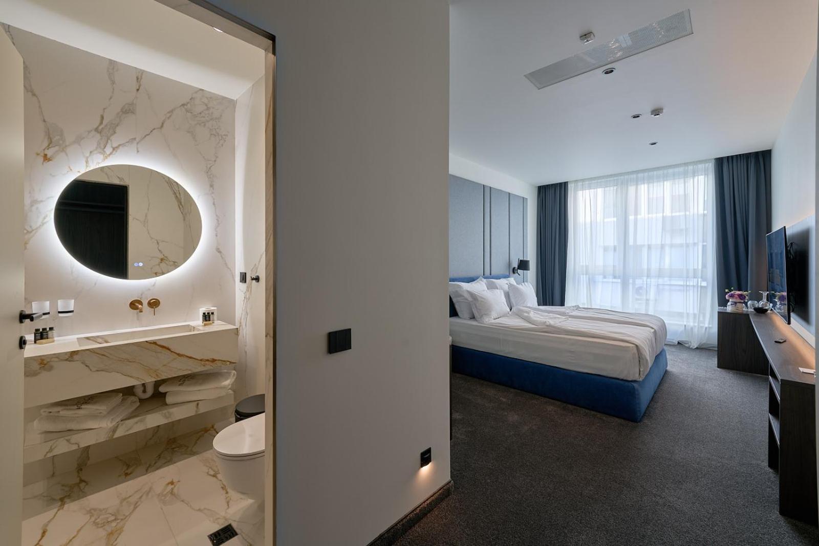 Adella Boutique - Free Secured Parking Aparthotel