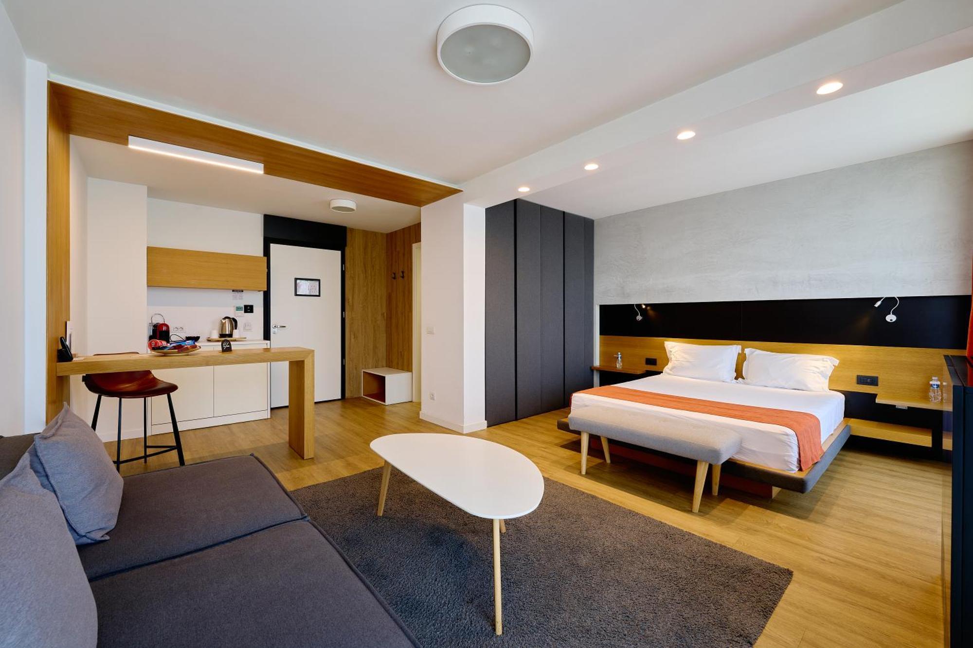 Adella Boutique - Free Secured Parking 4* София