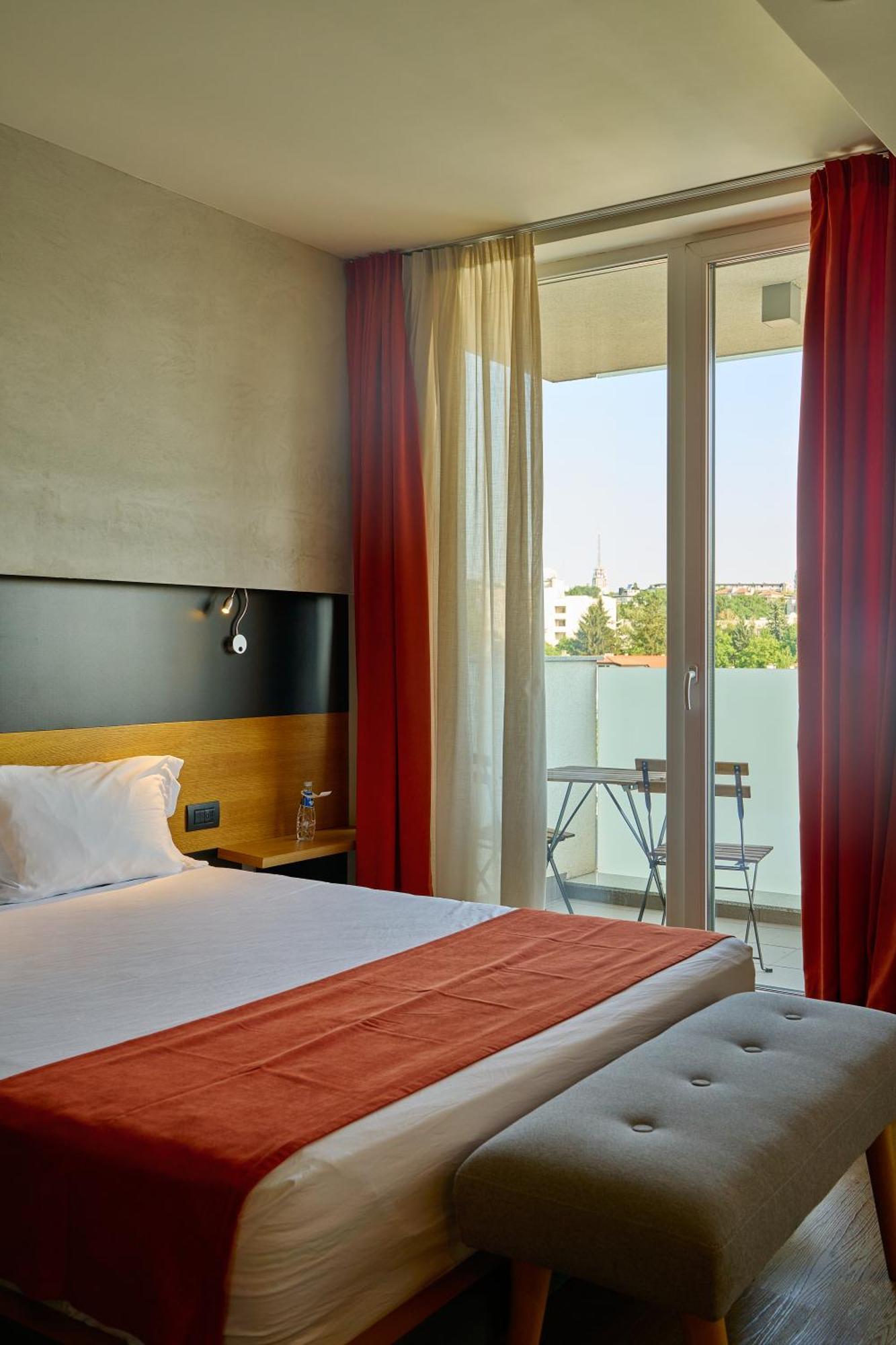 Aparthotel Adella Boutique - Free Secured Parking
